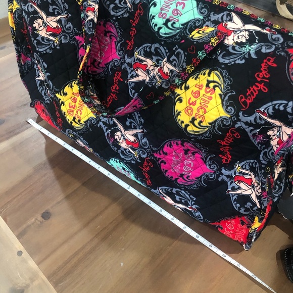 Authentic Betty Boop Overnight Duffel/Duffle Bag - Picture 8 of 14
